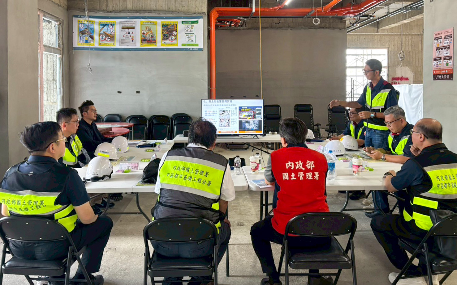 署長與工務團隊合影並錄製宣傳影片，共同推廣金安心工程防災作為