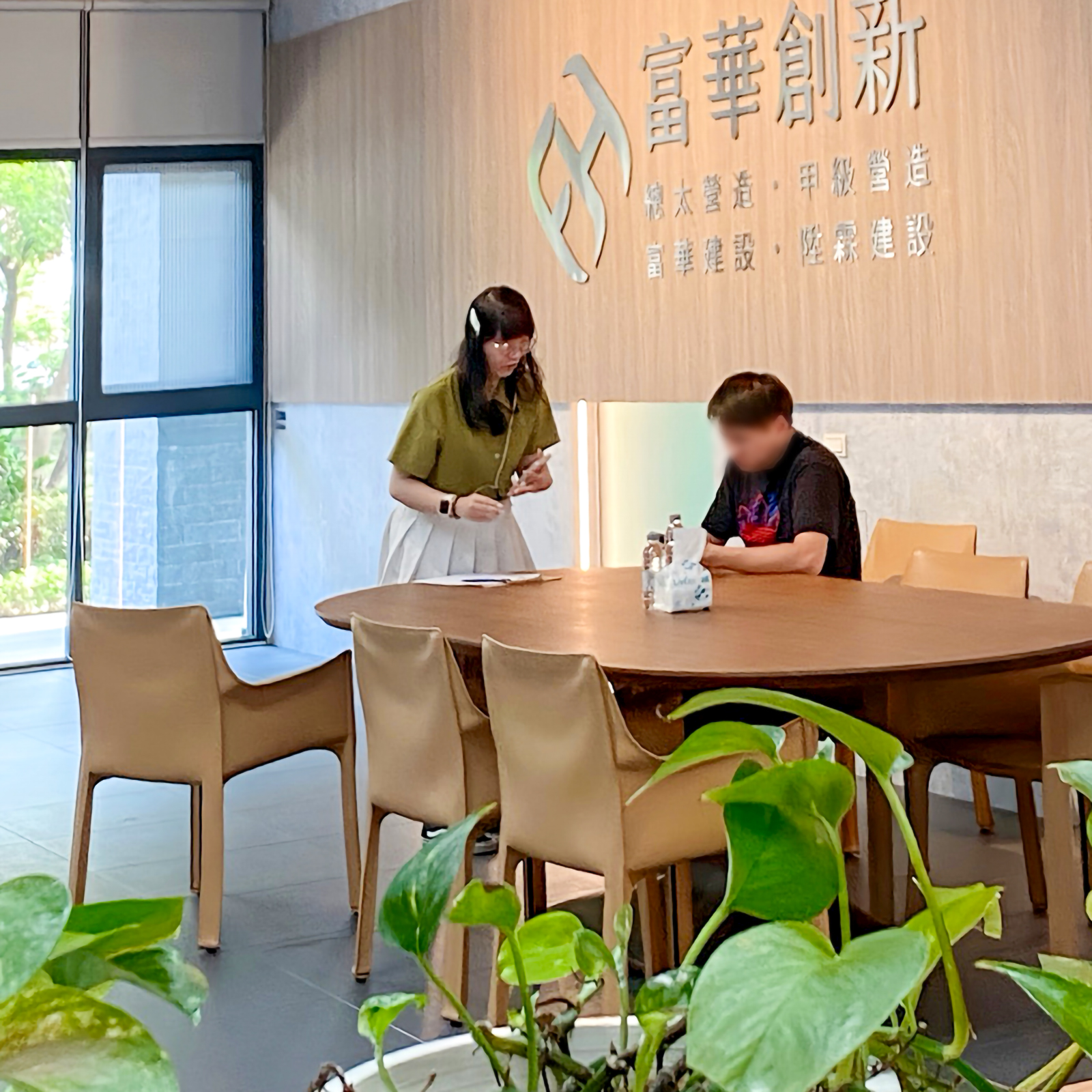 客服部人員主動接待客戶、紀錄訴求，以誠意建立良好互信的售後關係