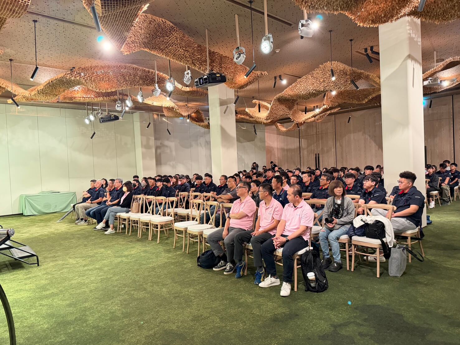 富華創新舉辦例行月會，同仁共同交流工作成果