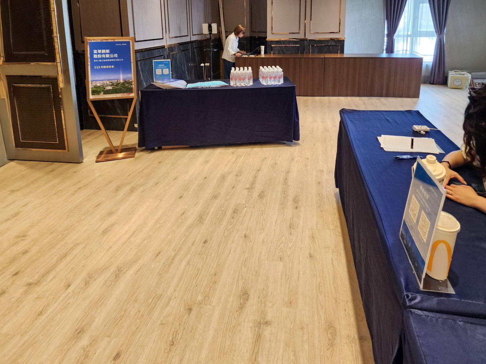 股東常會會場布置與各項作業準備就緒，迎接股東蒞臨參與年度盛會