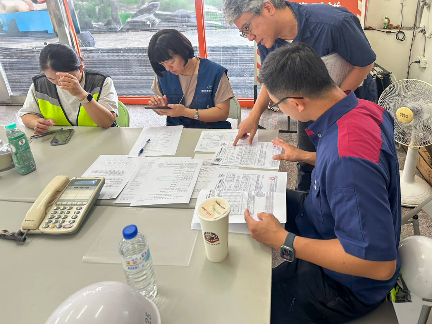 工務同仁實地進行鋼筋續接器廠驗，確認製程與物料合規