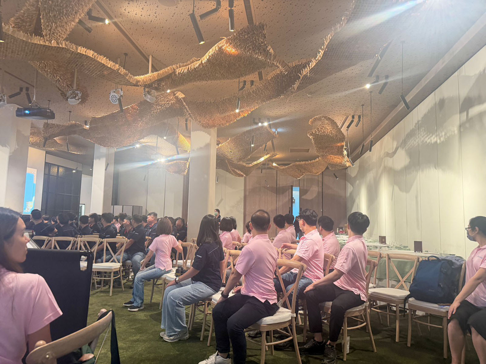 職能治療師黃怡文於月會分享職場肌肉骨骼危害預防與實務技巧