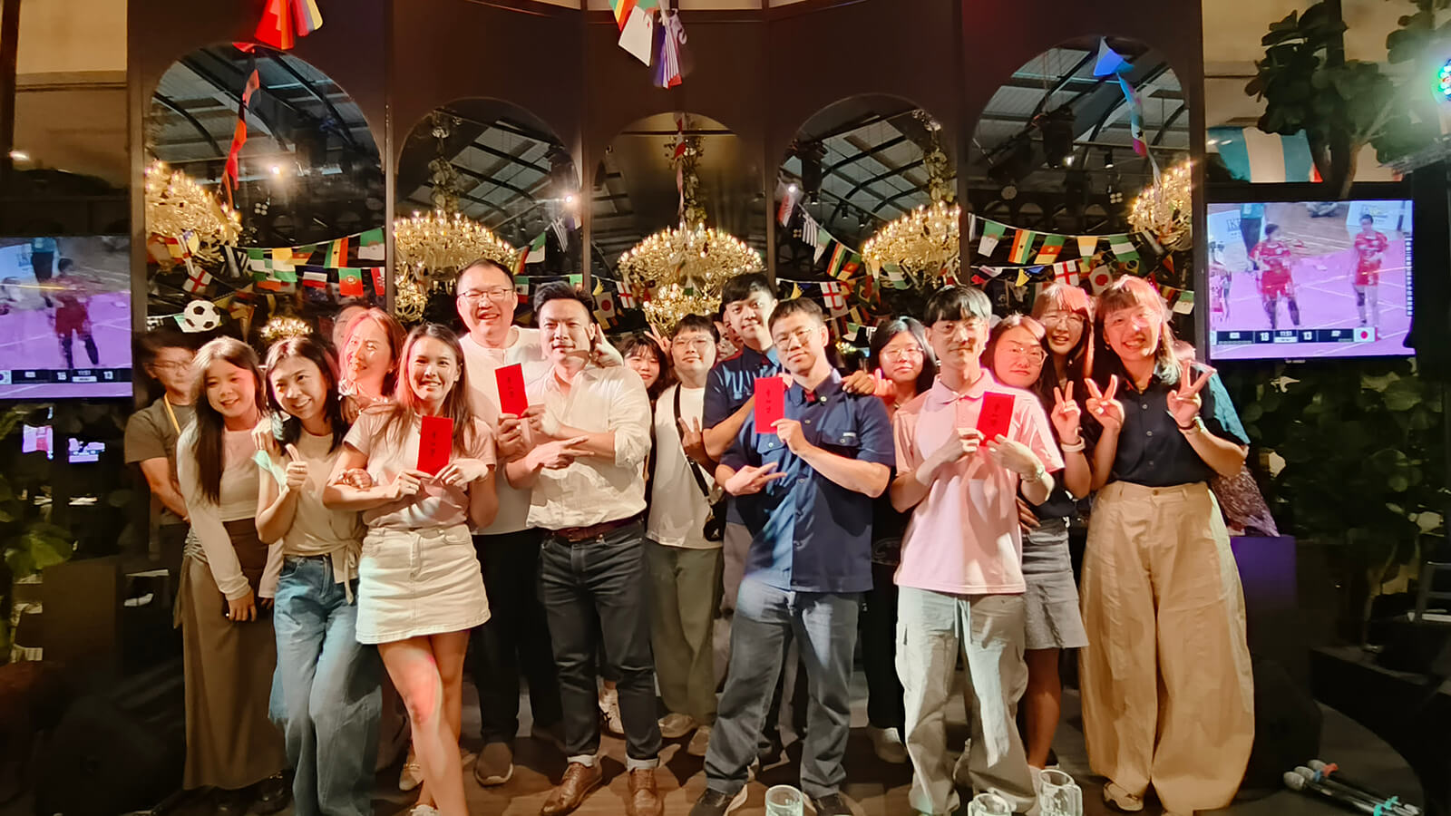公司為澐光完銷於金色三麥舉辦慶功宴，邀請同仁與眷屬同樂