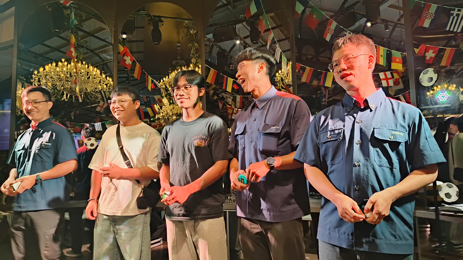 不同工地營造同仁開心交流聯誼，慶賀澐光順利完銷