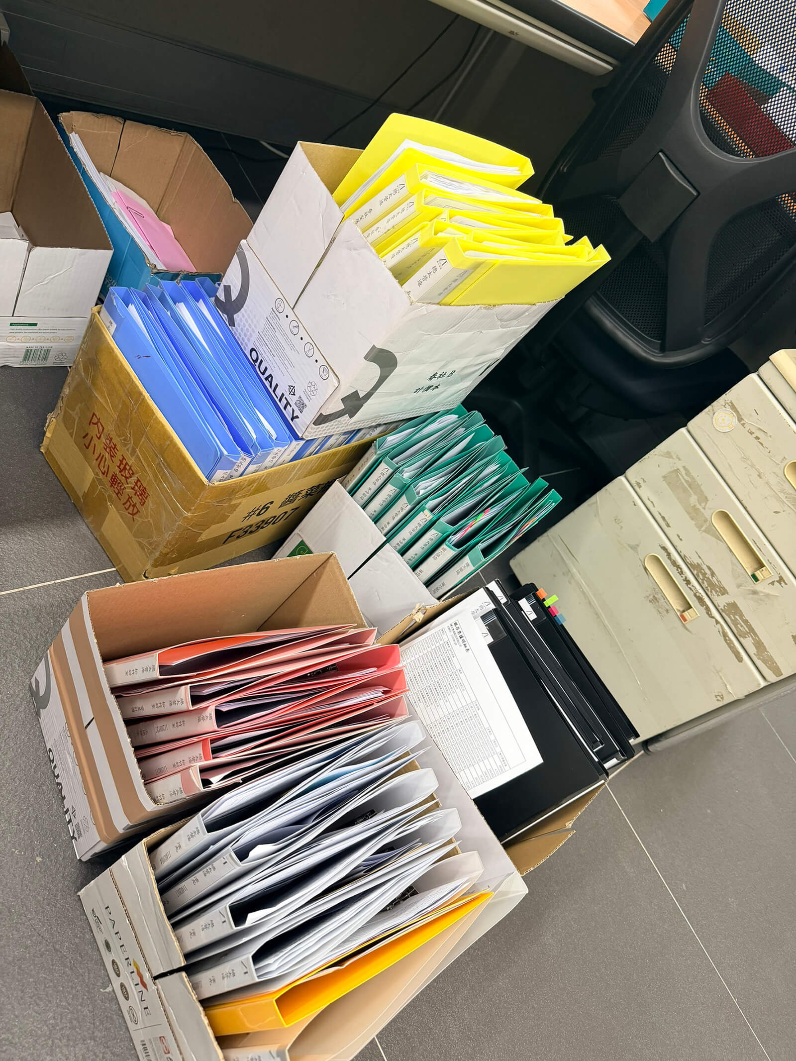 財務部同仁全力投入發票憑證核對與帳務入帳工作，落實會計內控制度