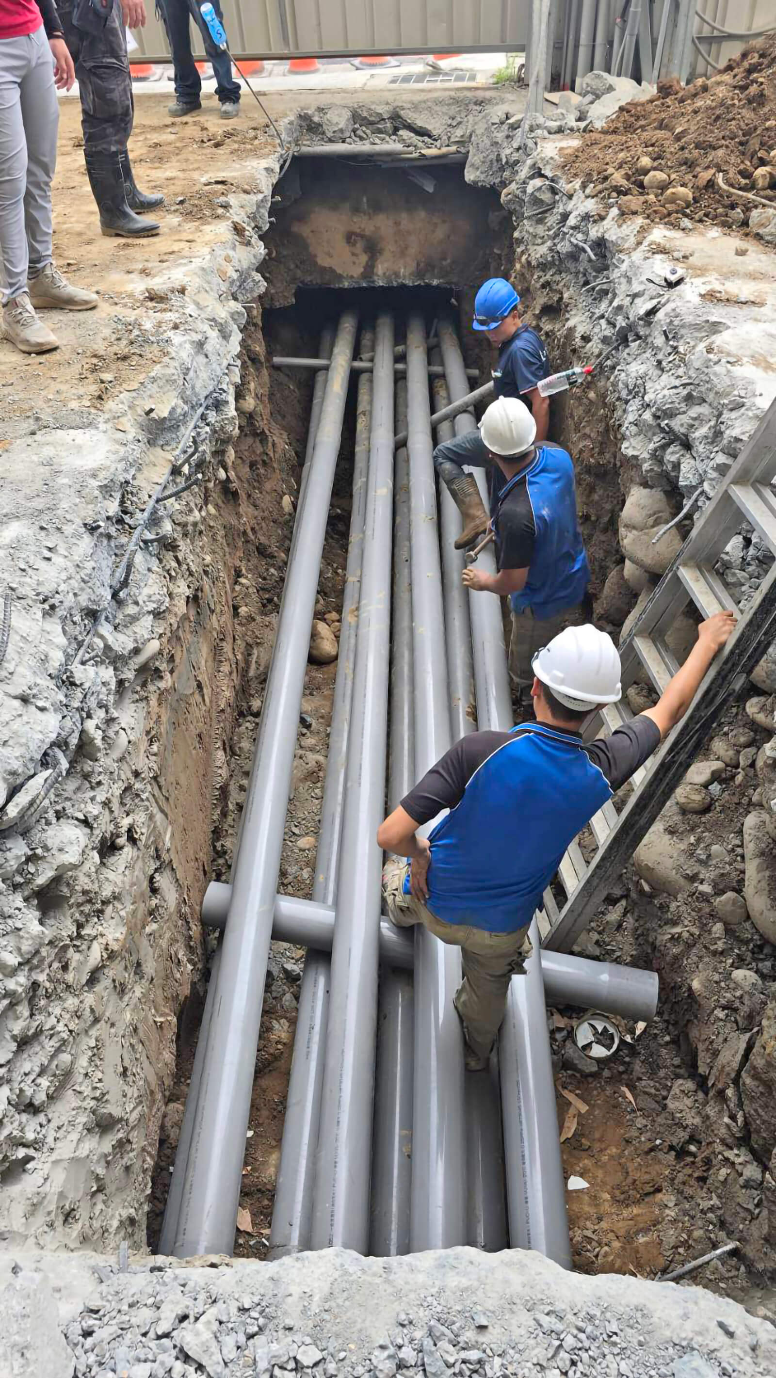 基地內開挖台電管線，以利後續台電管線鋪設施工