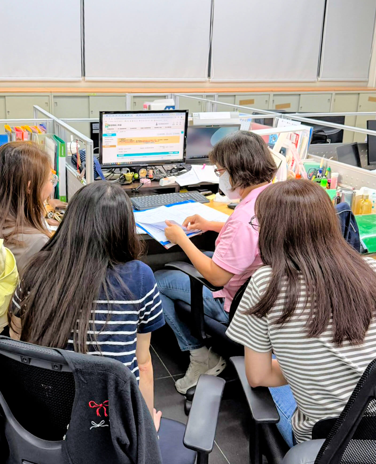 財務同仁辦理營造業淨值申報線上系統資料上傳，落實公司合規營運