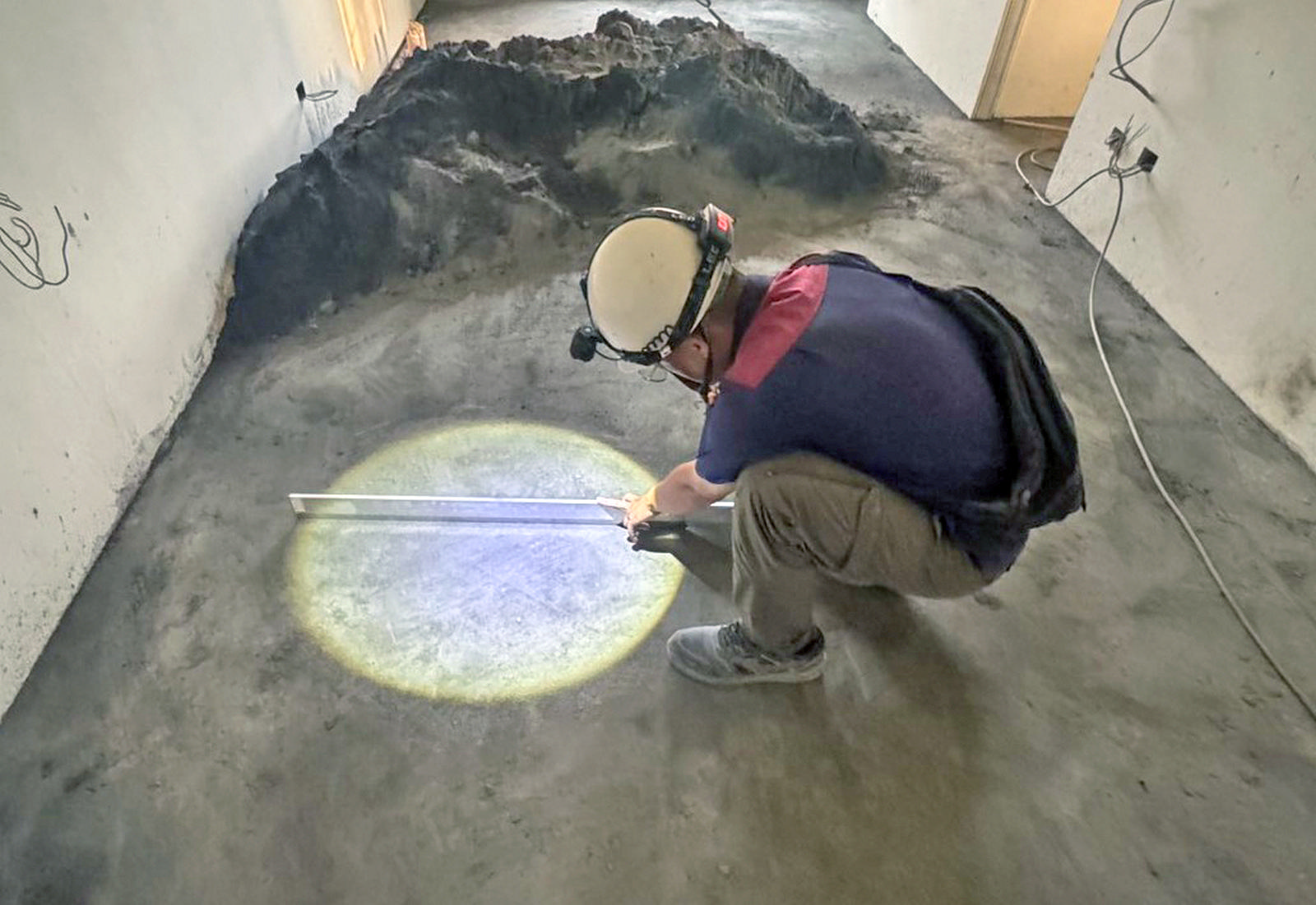 3F 室內地坪打底查驗，以確保日後面飾材料之平整度