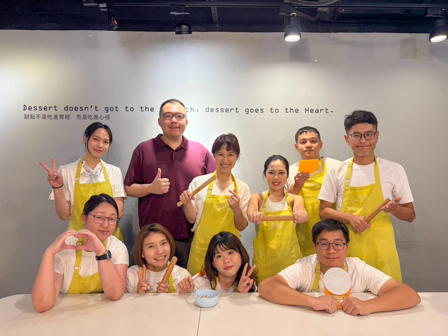 於 Dough 動手玩金典店親手體驗月餅製作，為中秋節禮品進行評估與準備，傳遞最真摯的心意