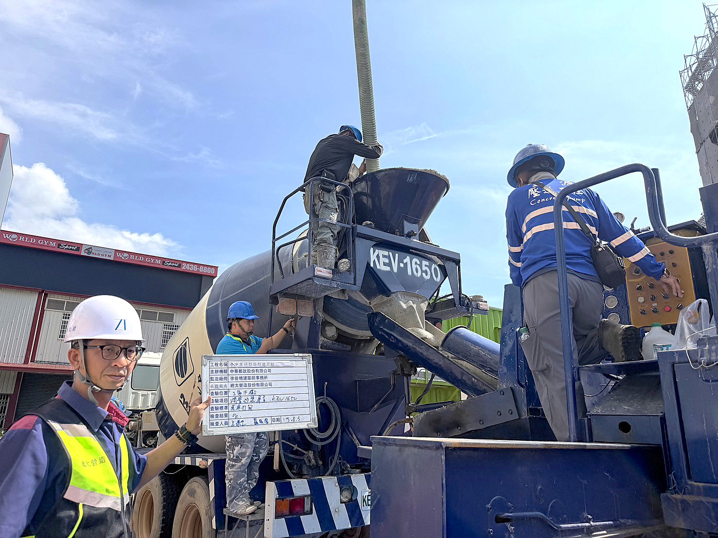 軍功郵局新建工程現場順利進行 B1F 結構版混凝土澆置