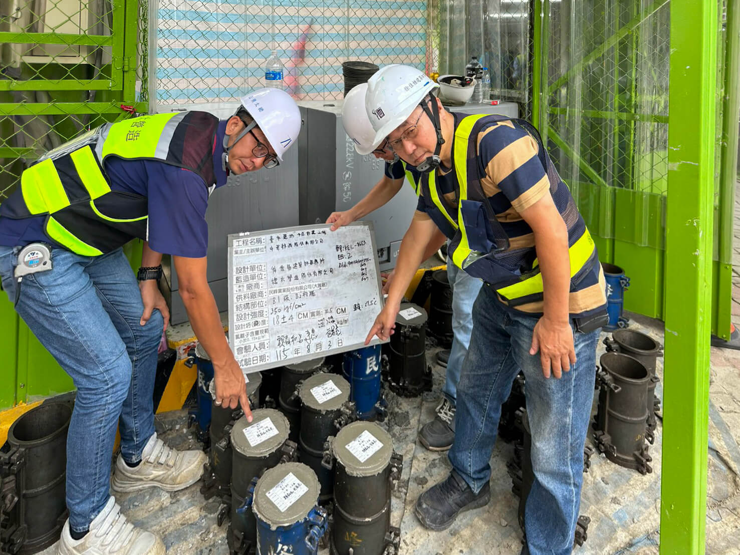 會同監造於管尾進行試體取樣並植入 RFID 晶片建立品質履歷