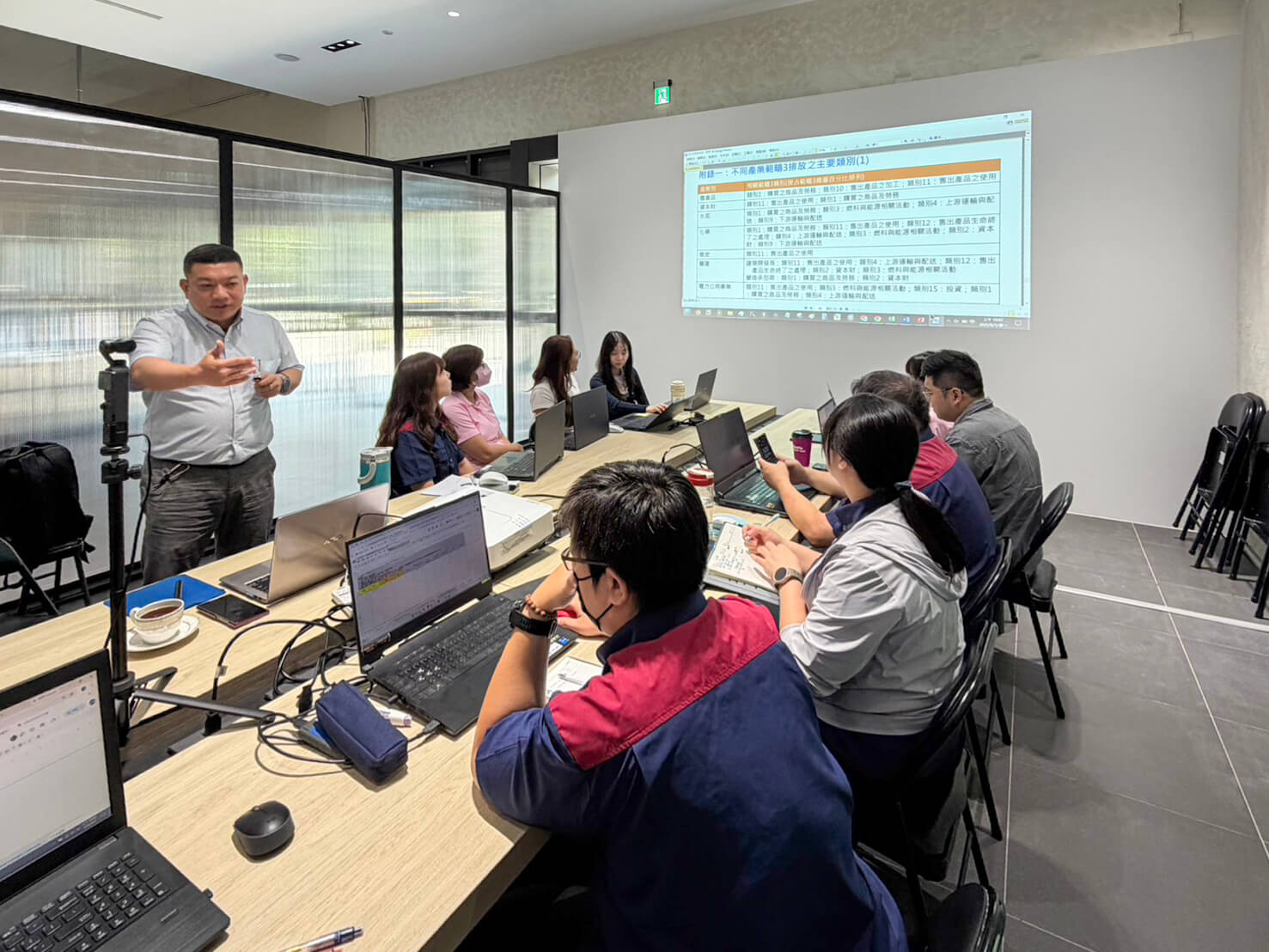 採發部召開工地與運輸碳盤查分析討論會議以落實綠色營建