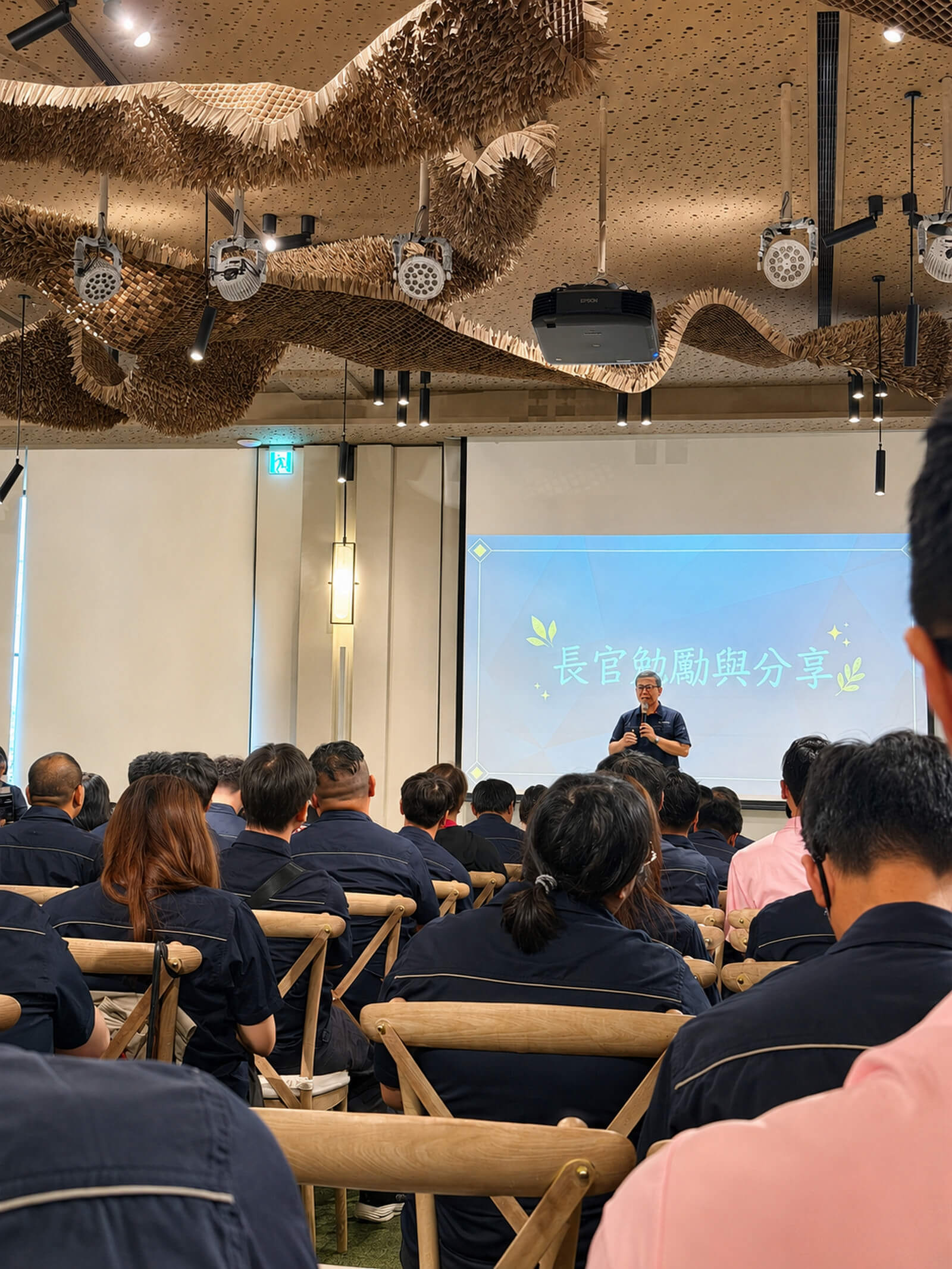長官於集團月會結束前進行勉勵，為本次月會畫下圓滿句點