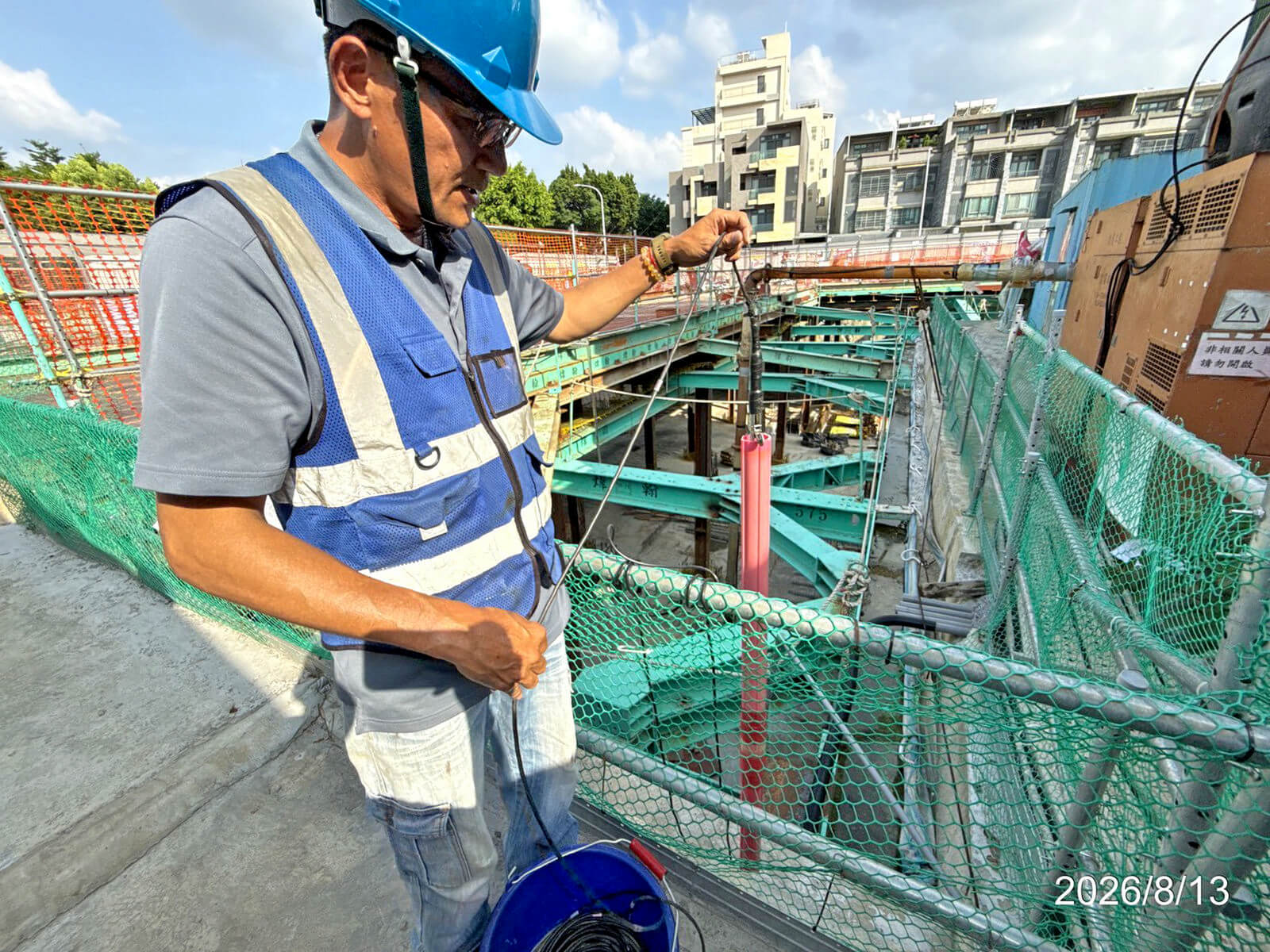 執行全區安全監測並詳細核對數據，確保施工作業安全與結構穩定