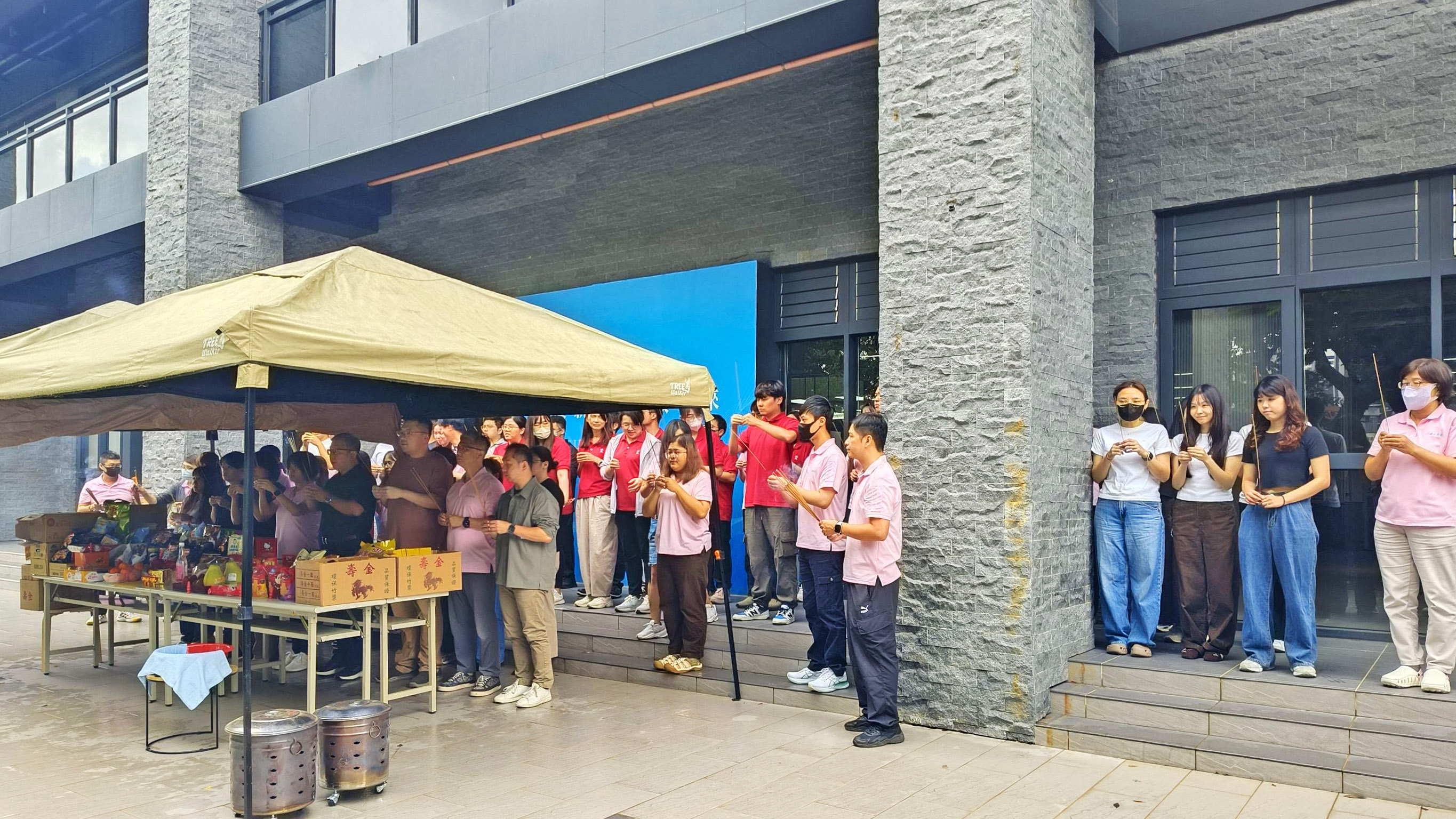 太原總部辦理中元普渡活動，提前準備祭拜供品