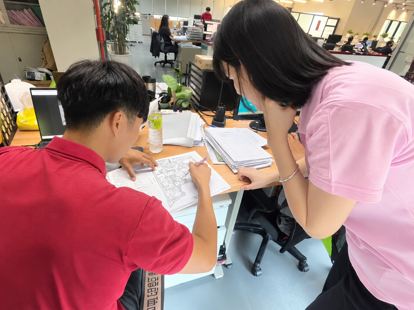 現場確認管線配置走向與施工介面，建立精準資料作為住戶溝通基石