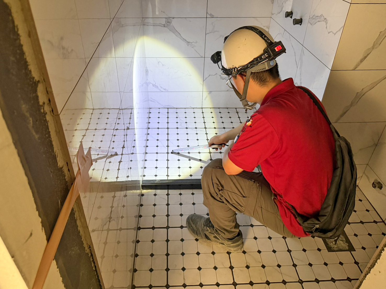 10F 浴室地磚施工前精確確認完成高程，無縫對接木門安裝介面