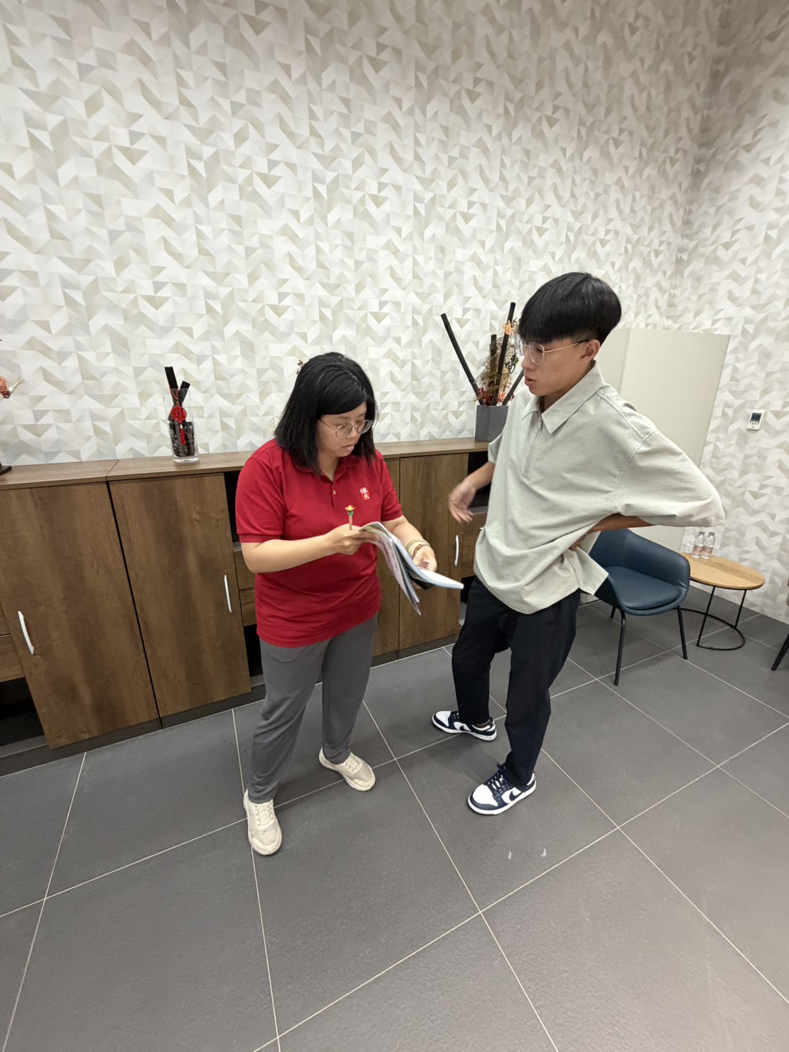 面對面研討金屬扣件強度、抗風壓規格與收邊工法，凝聚嚴謹選材共識
