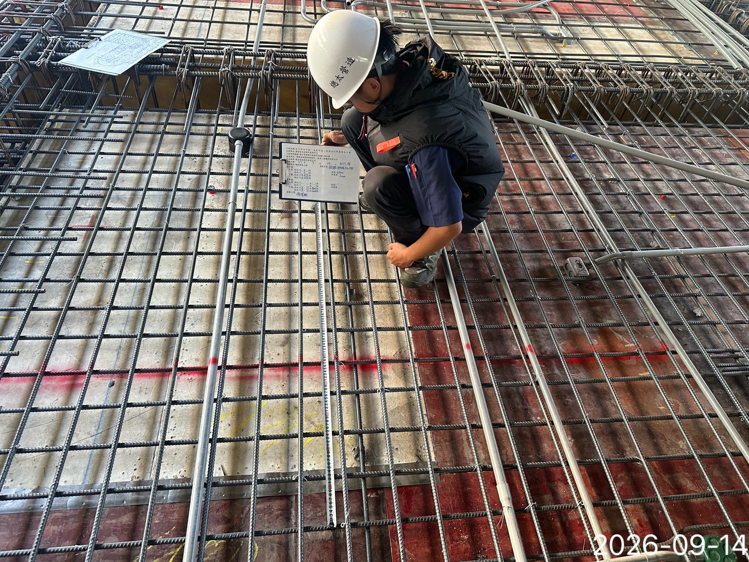 永富好室 B1FL 梁板鋼筋綁紮設置檢驗停留點，嚴格把關結構品質